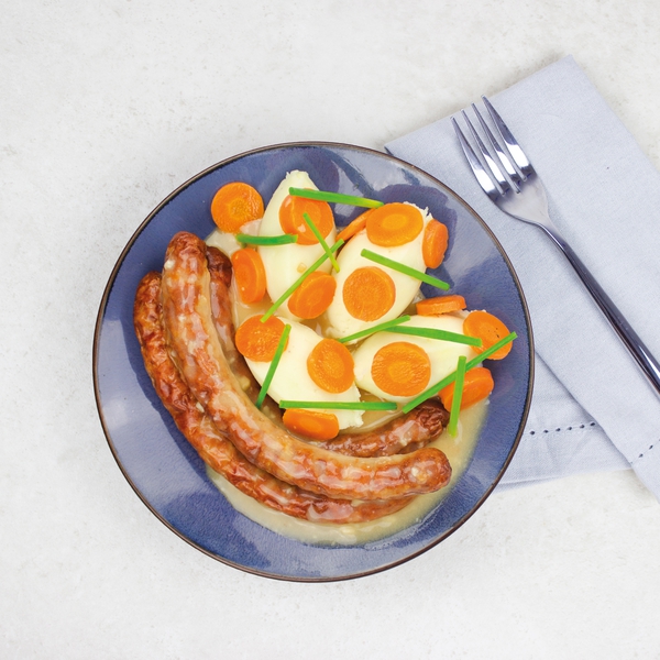 Chipolata de volaille, purée de pomme de terre et carottes glacées